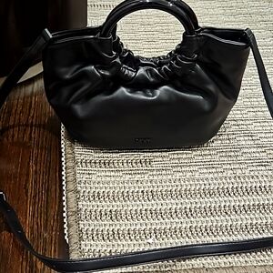 Black handle tote bag